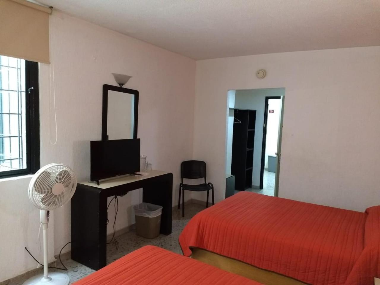 Hotel Montreal 莱昂 外观 照片
