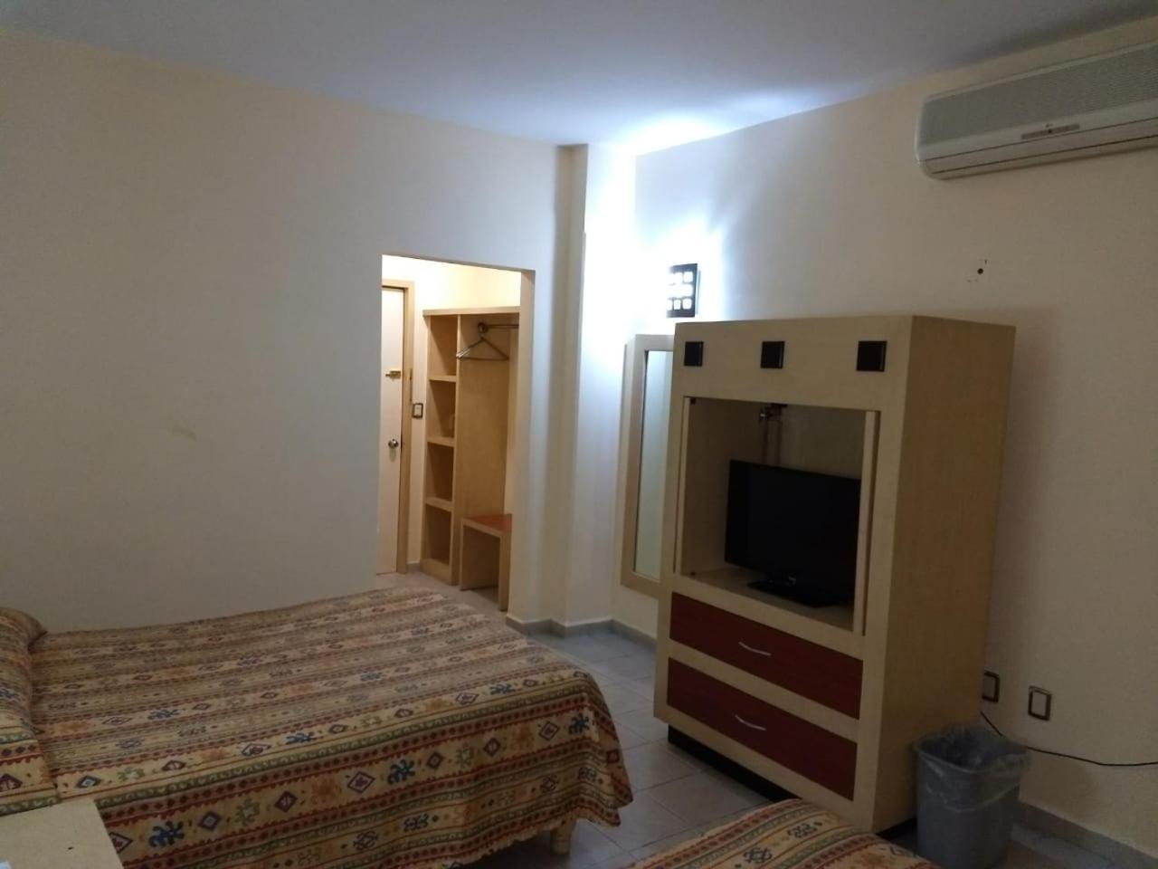 Hotel Montreal 莱昂 外观 照片