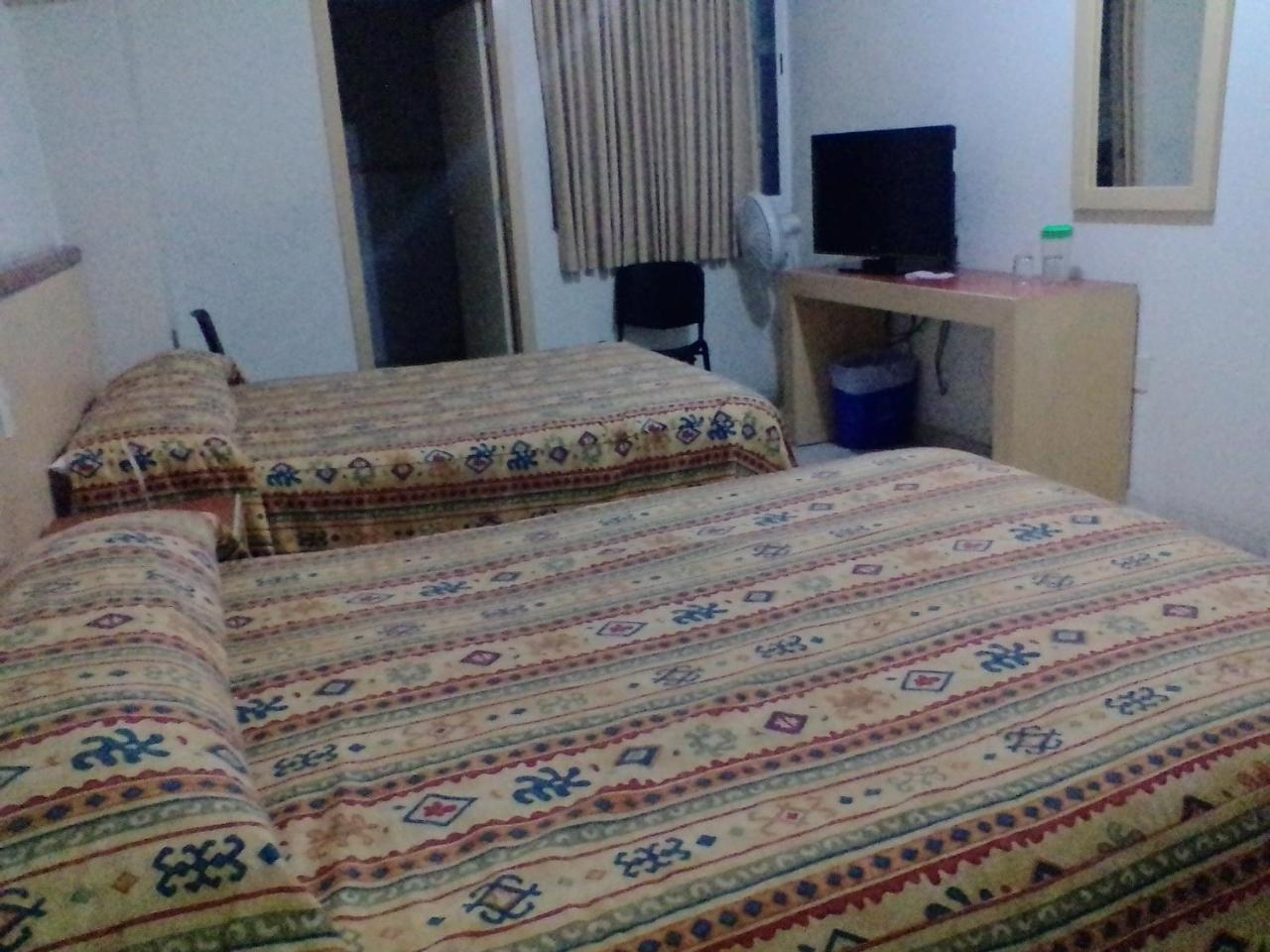 Hotel Montreal 莱昂 外观 照片