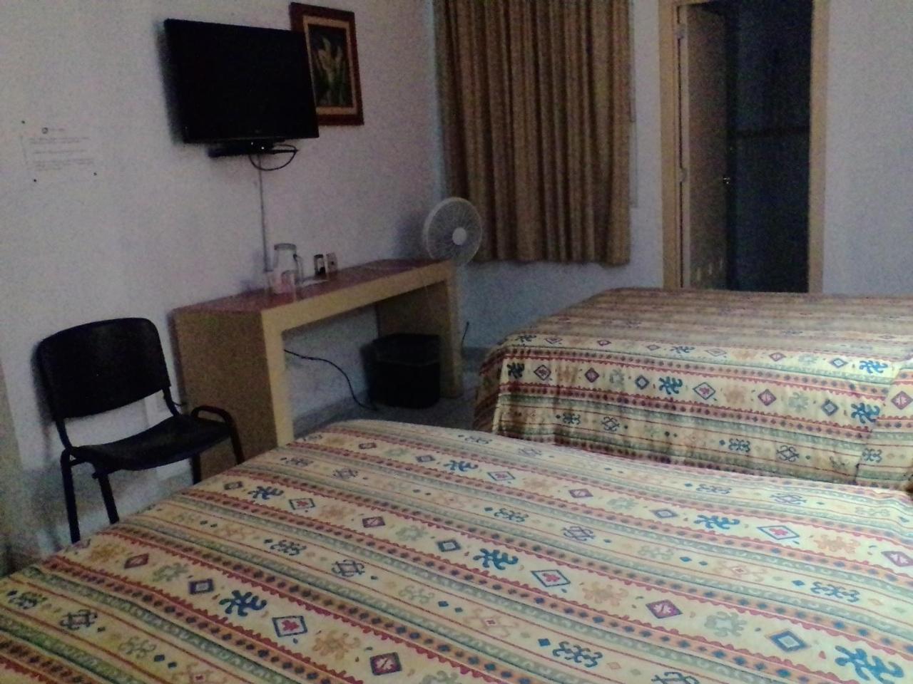 Hotel Montreal 莱昂 外观 照片